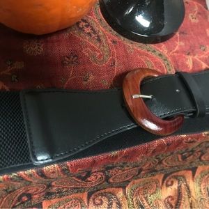 Vintage Look Wide Knit Belt Beautiful Wood Buckle in Black